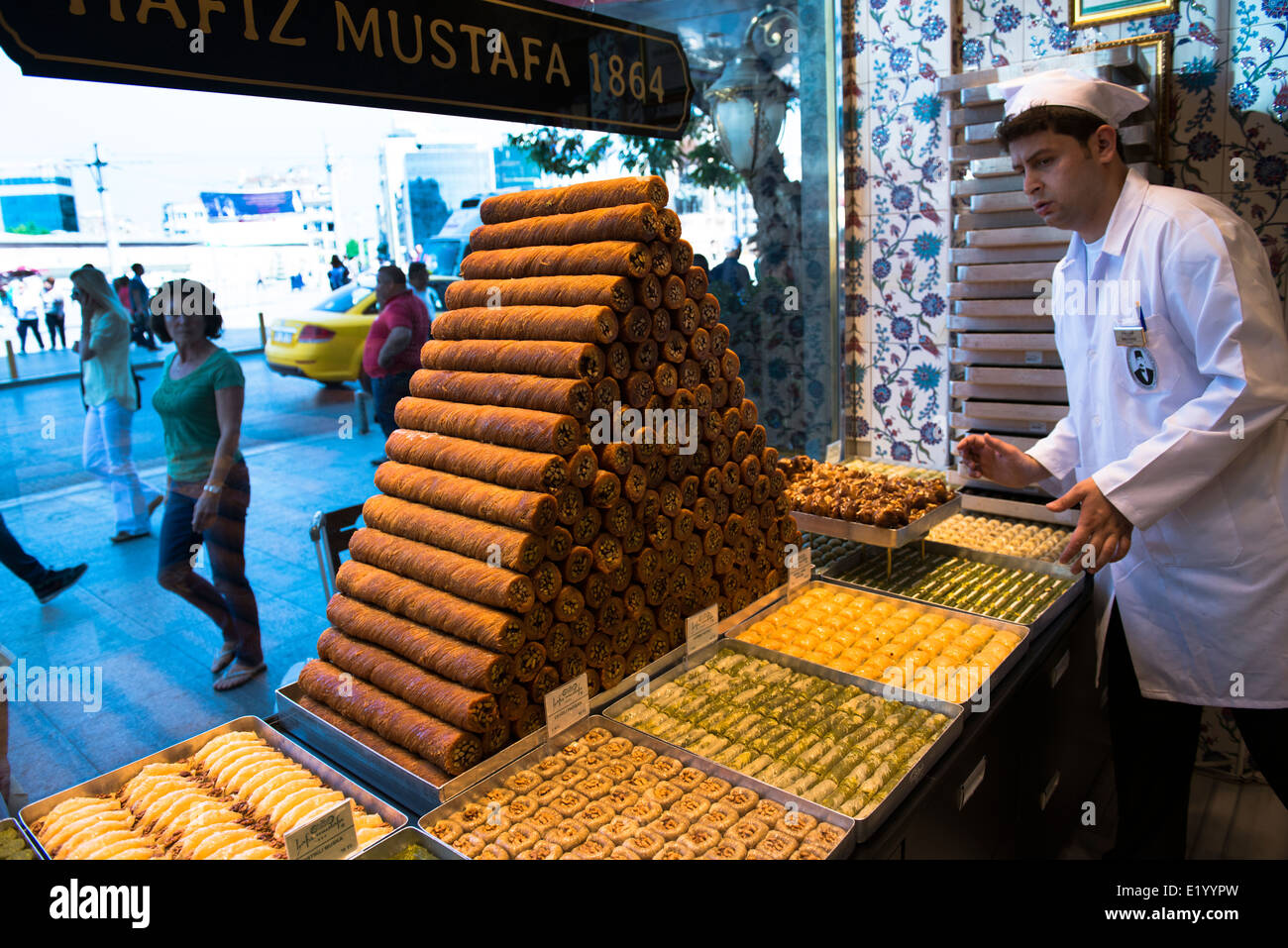 Traditional Turkish / Arabic sweets sold at the famous ...