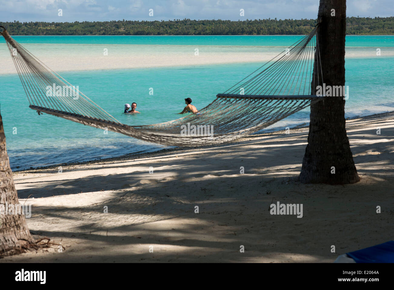 Aitutaki. Cook Island. Polynesia. South Pacific Ocean. Hammock on the beach of the Aitutaki Lagoon Resort & Spa Hotel. Stock Photo