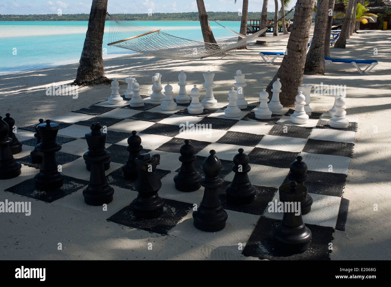 Playing chess at the beach hi-res stock photography and images - Alamy