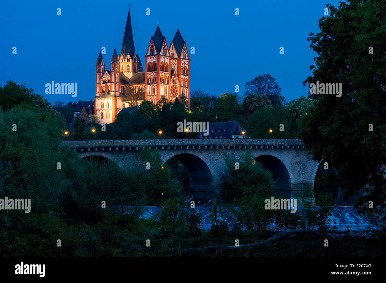 Limburg Cathedral or Georgsdom, Alte Lahnbrücke, Old Lahn Bridge over the Lahn river, Limburg an der Lahn, Hesse, Germany Stock Photo