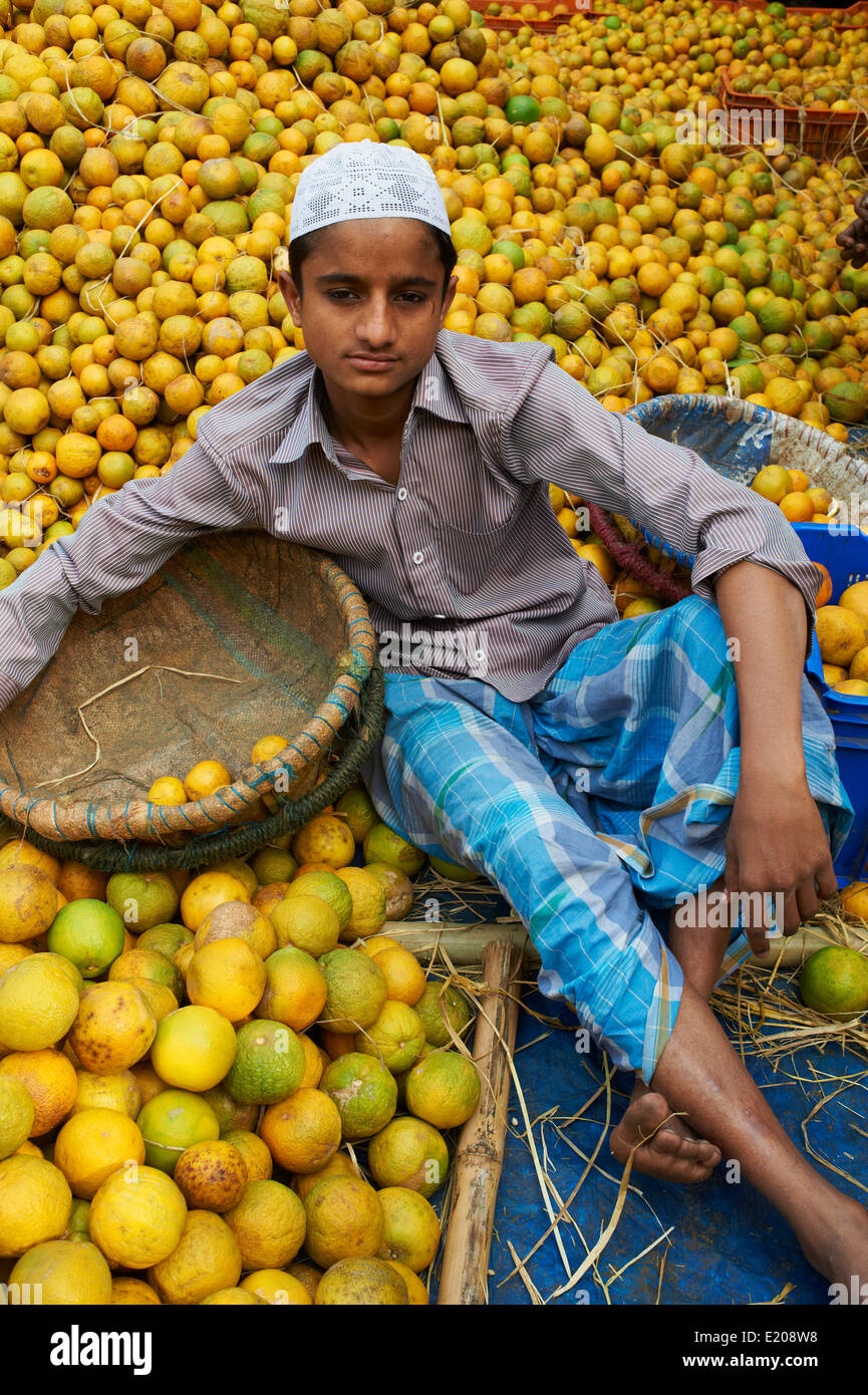 India, West Bengal, Kolkata, Calcutta, fruit market Stock Photo