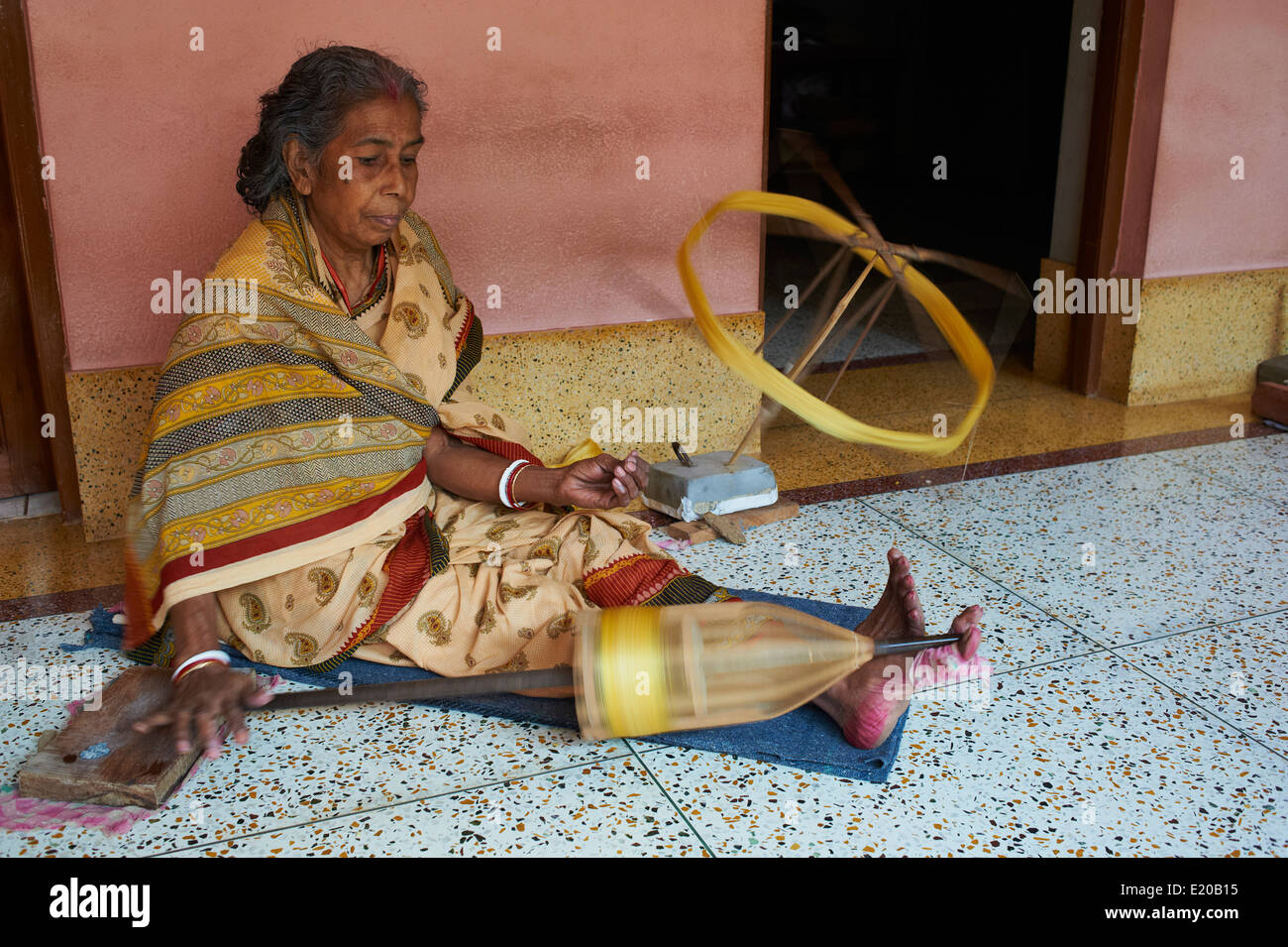 India West Bengal Village Around Jangipur Working On Silk Weaving For