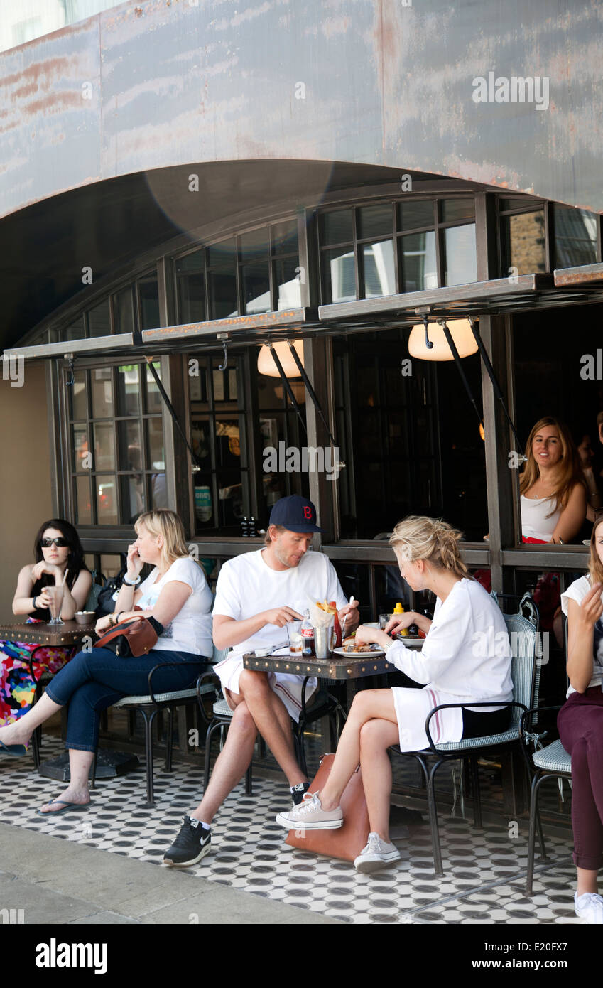 Portobello cafe hires stock photography and images Alamy