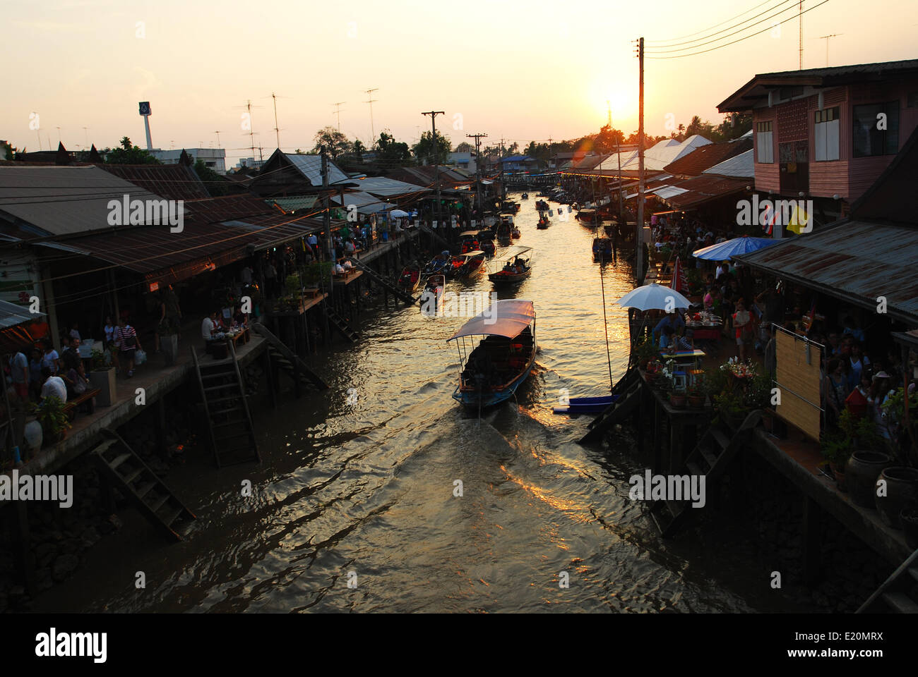 The Amphawa floating market Stock Photo - Alamy