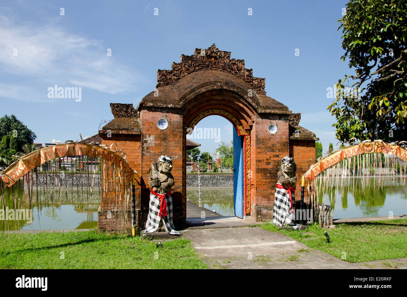 Indonesia, Island of Lombok, Mataram. Mayura Water Palace, open-sided temple hall, circa 1744. Stock Photo