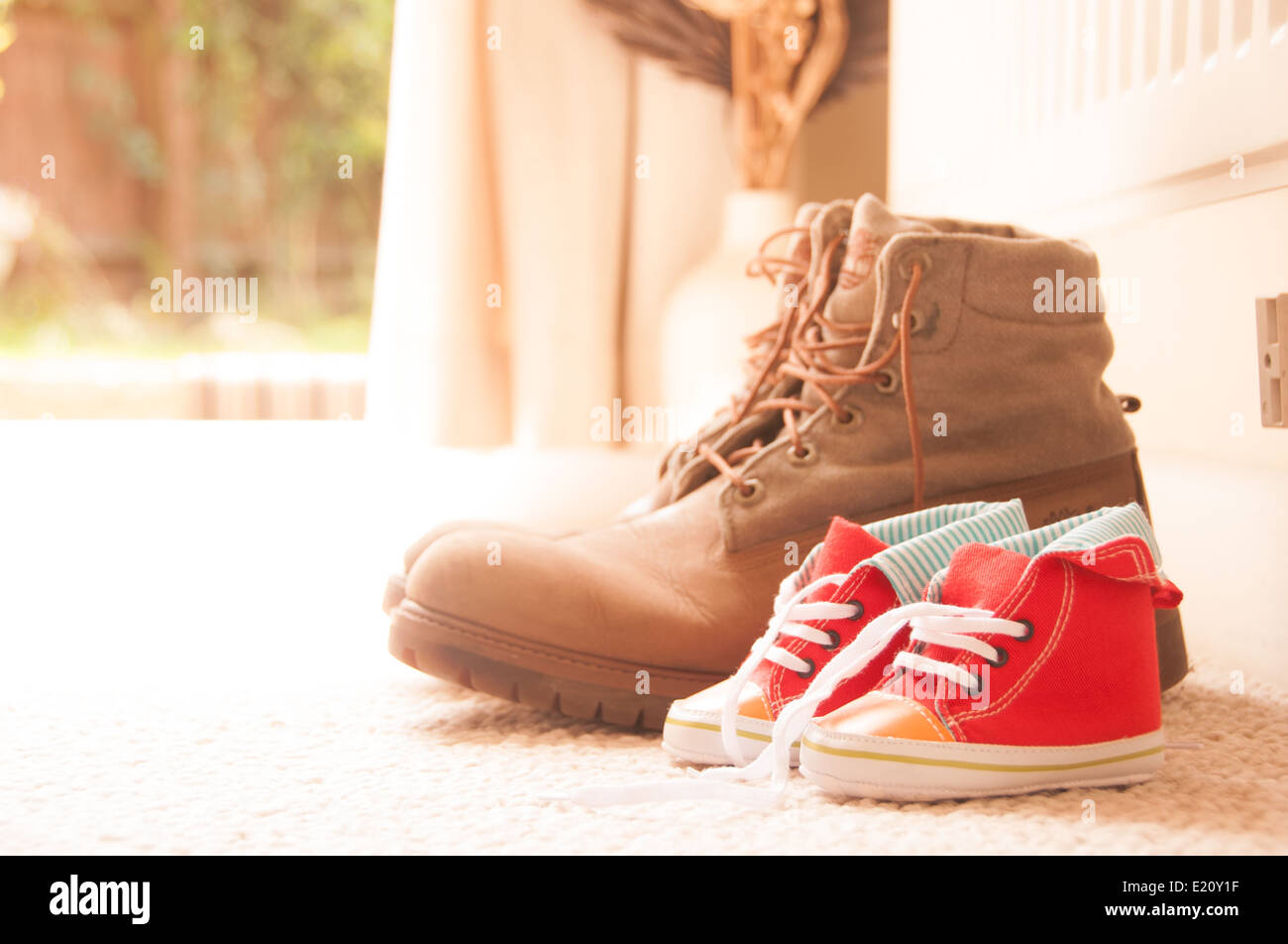 Door mat shoes at front entrance hi-res stock photography and images - Alamy