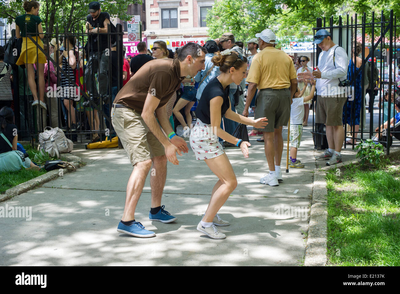 Hundreds of Lindy Hop enthusiasts converge on Harlem in New York Stock Photo