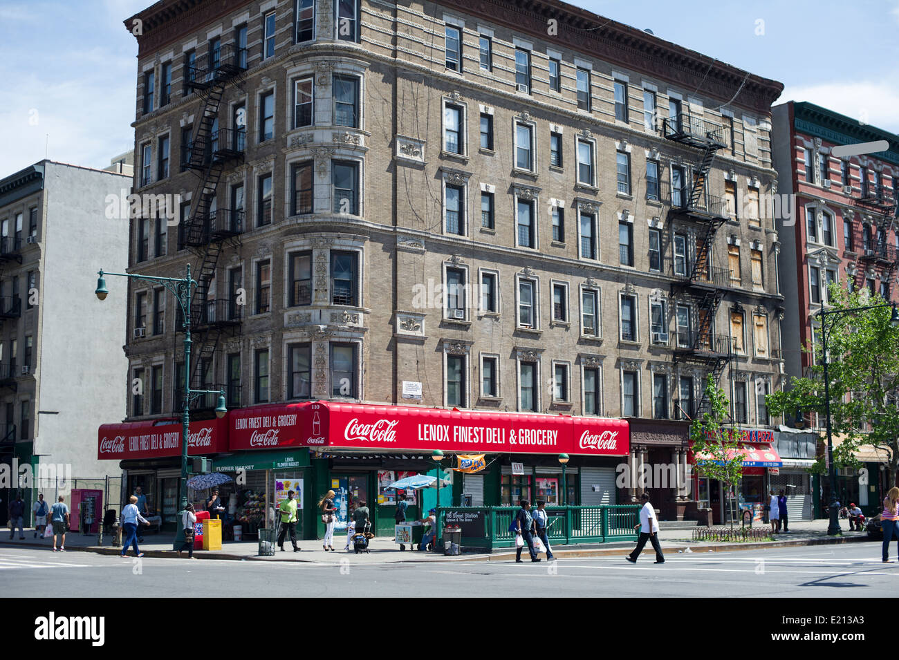 A bodega in the Harlem neighborhood of New York on Monday, May 26, 2014. (© Frances M. Roberts) Stock Photo