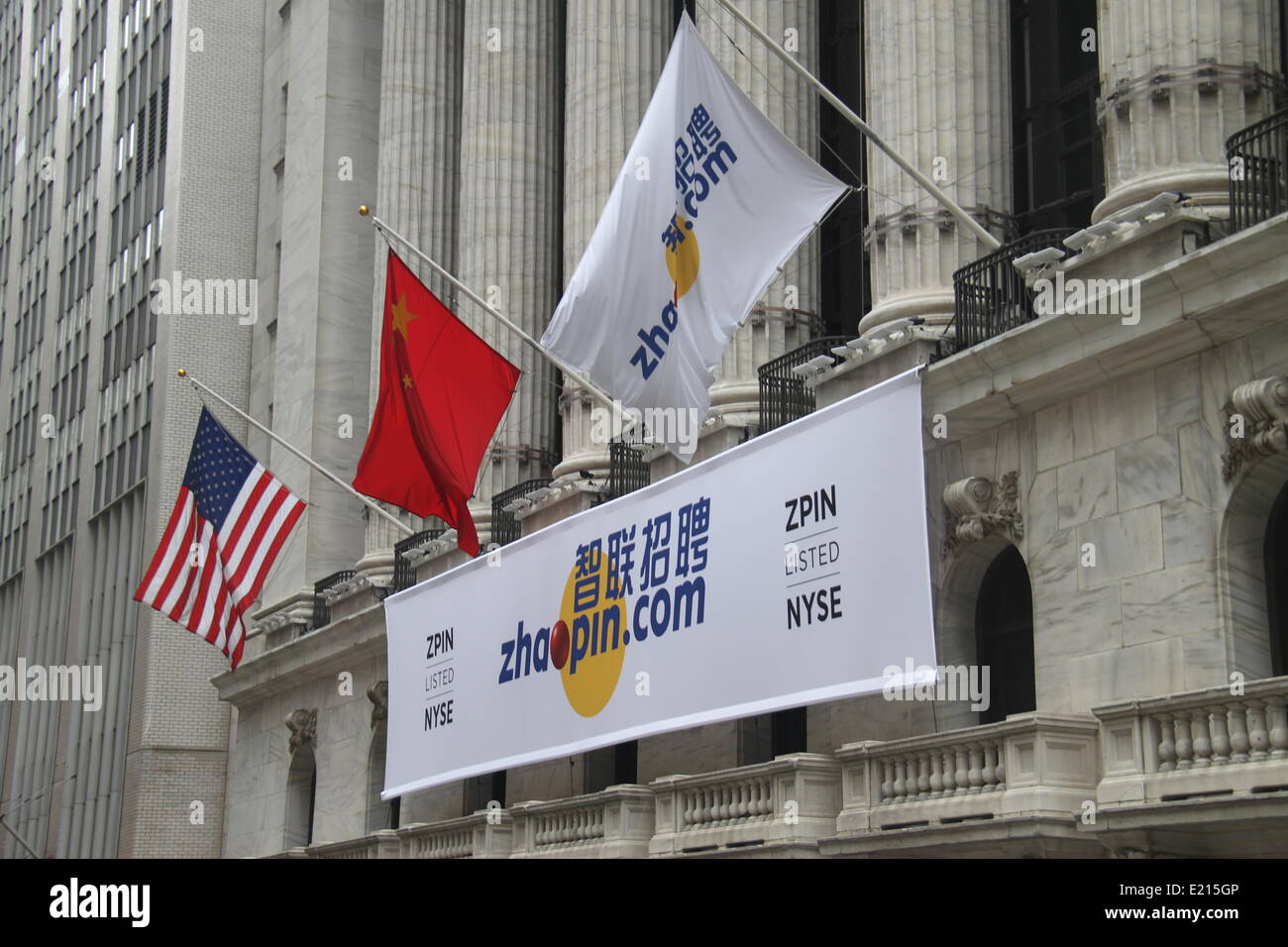 (140612) -- NEW YORK, June 12, 2014 (Xinhua) --  Photo taken on June 12, 2014 shows a giant logo of Zhaopin Limited hanging on the front gate of the New York Stock Exchange(NYSE) in New York, the United States. China's leading career platform Zhaopin Limited made its trading debut on the New York Stock Exchange Thursday, marking the ninth Chinese company to list shares in the U.S. market this year.(Xinhua/Huang Jihui) Stock Photo