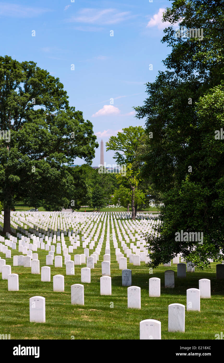Graves at Arlington National Cemetery with the Washington Monument in distance, Arlington, Virginia, USA Stock Photo