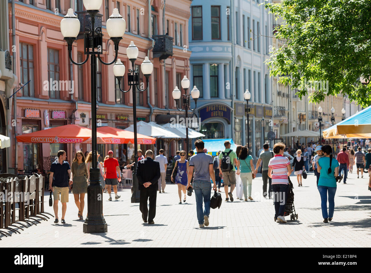 Moscow, shopping in Arbat Street Stock Photo Alamy