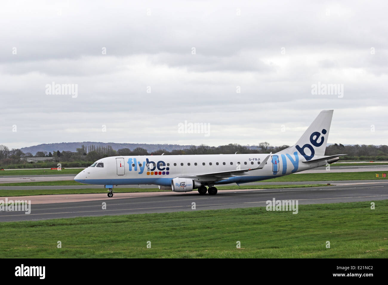 flybe-embraer-erj170-200std-airliner-taxiing-at-manchester-airport