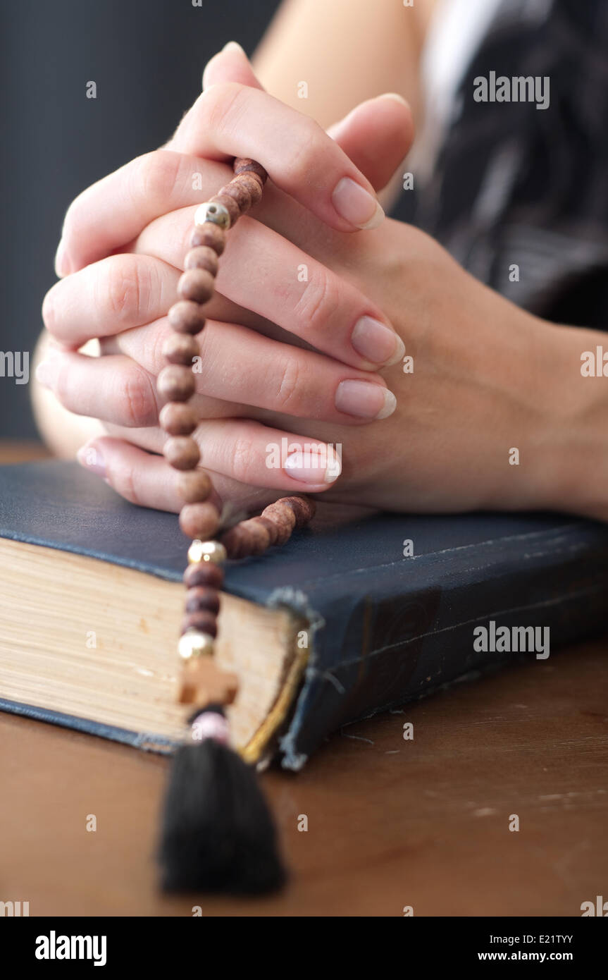 emale hands with rosary Stock Photo