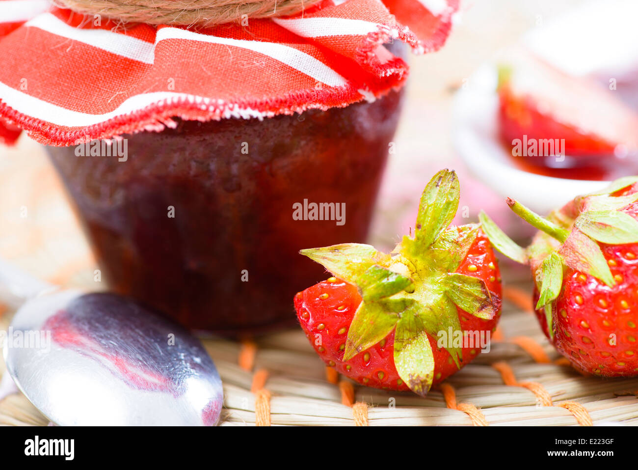 Strawberry jam jar hi-res stock photography and images - Alamy