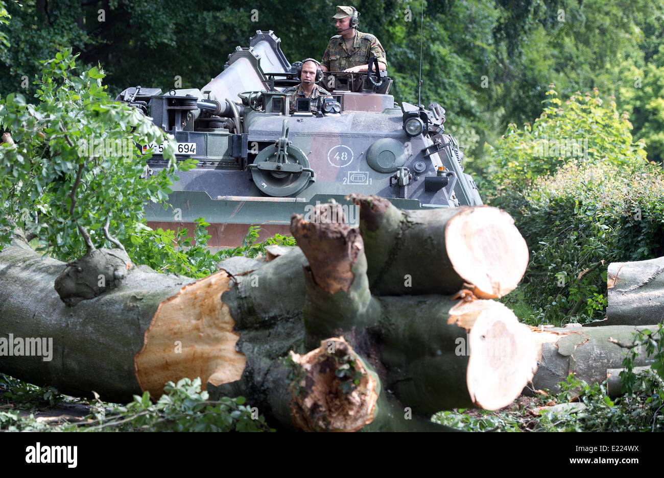 Duesseldorf, Germany. 13th June, 2014. The Dachs Military engineering vehicle clears away trees in Duesseldorf, Germany, 13 June 2014. About 300 soldiers of the German Armed Forces deployed on a clean-up operation with the help of two Armoured Recovery Vehicles among others after thunderstorms in North-Rhine Westphalia. Photo: FEDERICO GAMBARINI/dpa/Alamy Live News Stock Photo