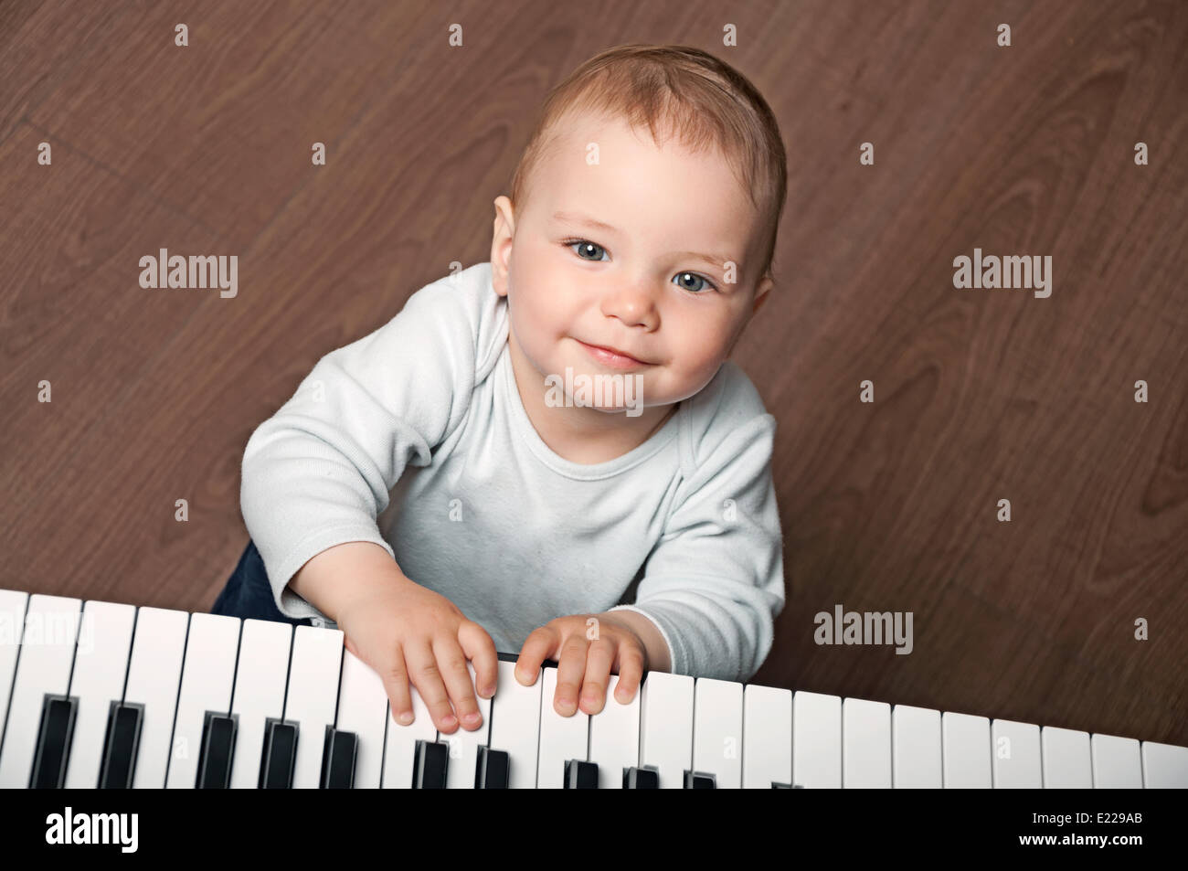 Piano playing black and white hires stock photography and images Alamy