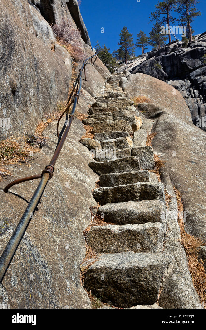 Upper yosemite falls trail hi-res stock photography and images - Alamy