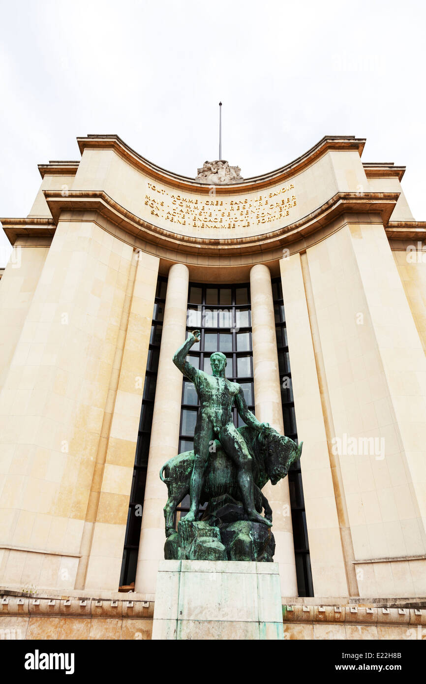 Bronze statue of hercules hi-res stock photography and images - Alamy