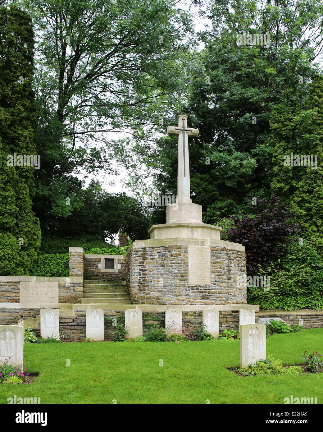 The Cross of sacrifice in Templeux-Le-Guerard Communal Cemetery Extension of the Great War Stock Photo