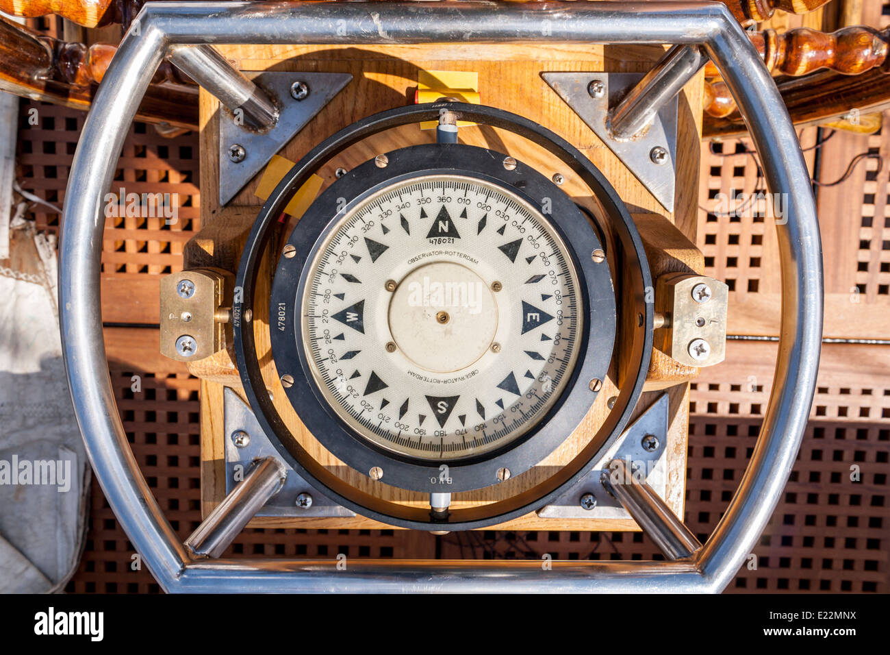 Ships compass hires stock photography and images Alamy