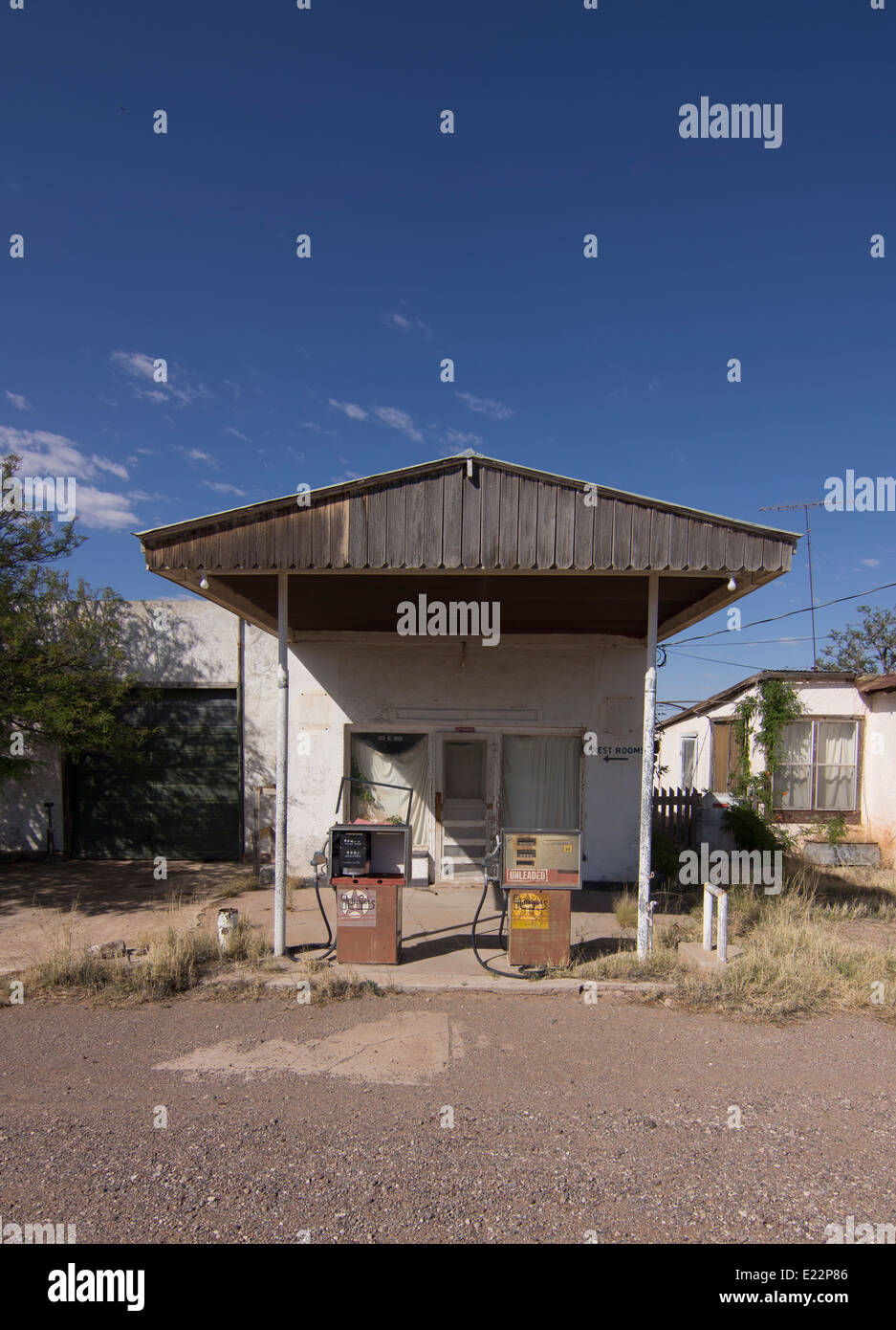 Abandoned gas station in Valentine, Texas, a small ranching community west of Marfa Stock Photo