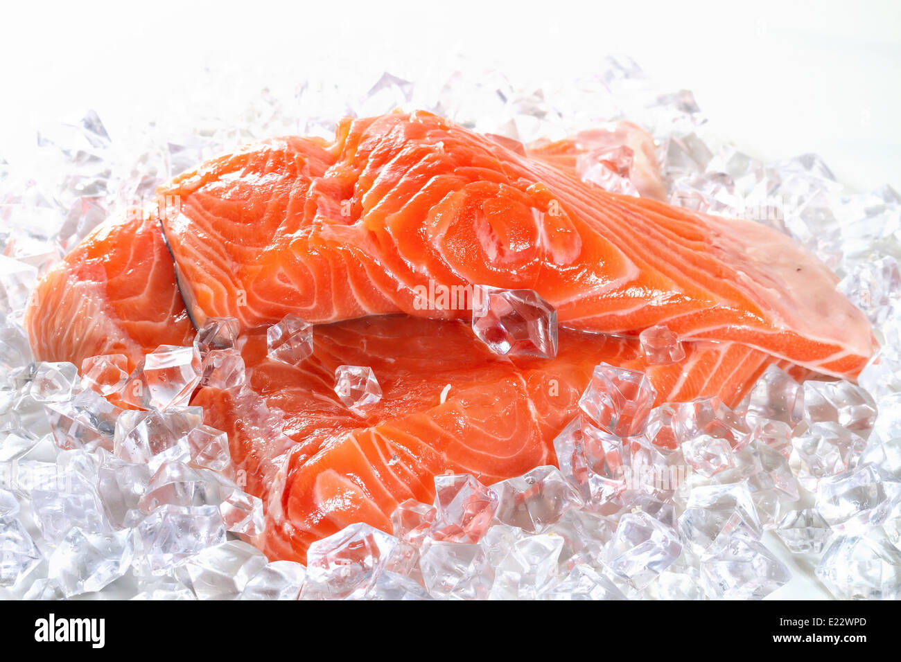 salmon on ice Stock Photo - Alamy