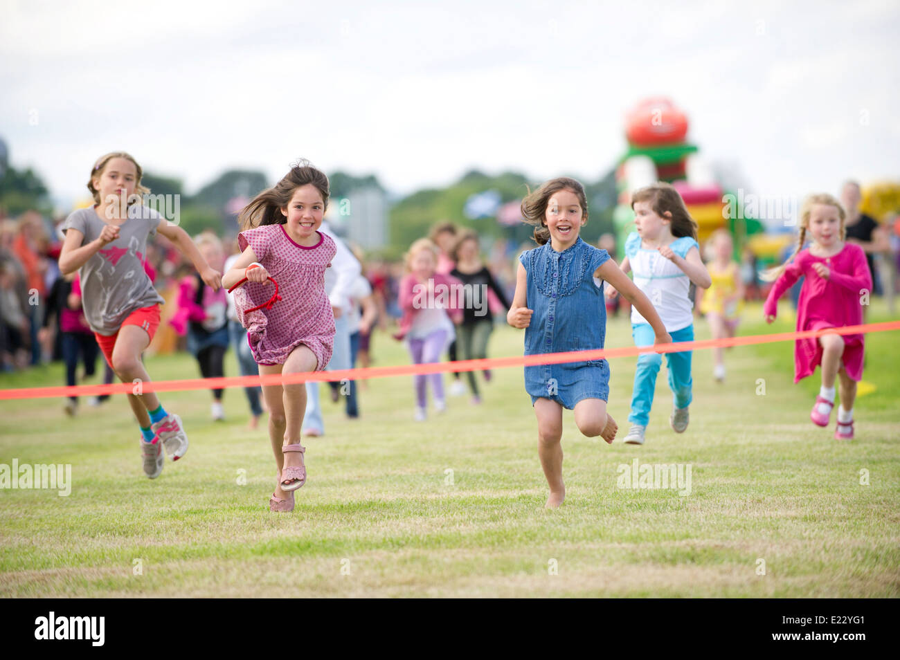 Kids running race hi-res stock photography and images - Alamy