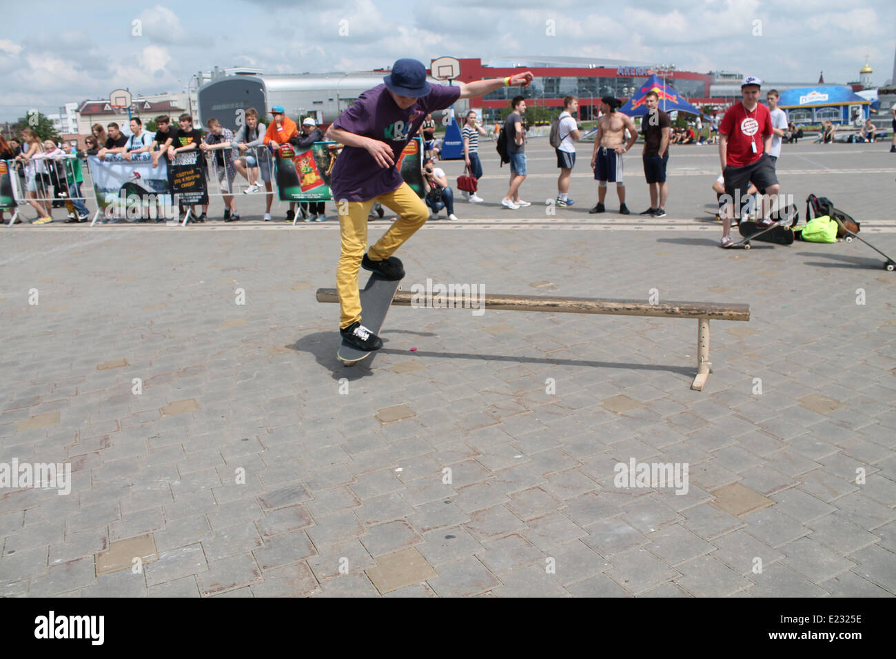 street competition in freestyle on the skateboards Stock Photo Alamy