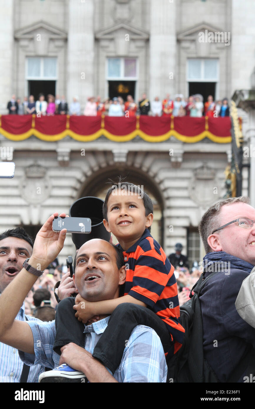 London, England. 14th June 2014. A little boy and his father watching the fly past with the Royal balcony in the distance at Trooping the Colour 2014 for the Queen's birthday. Credit:  Mark Davidson/Alamy Live News Stock Photo