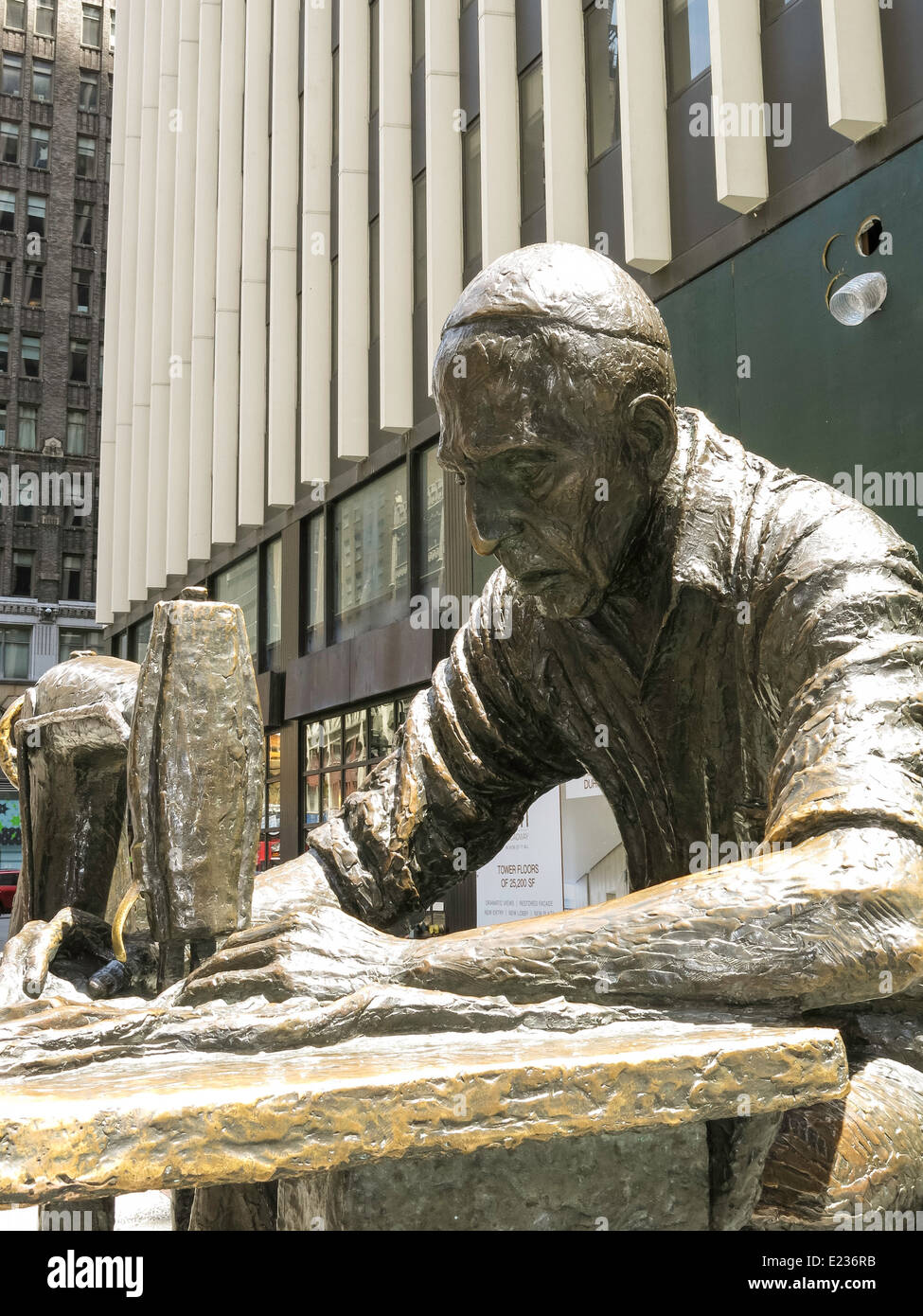 "The Garment Worker", Fashion District, NYC Stock Photo Alamy