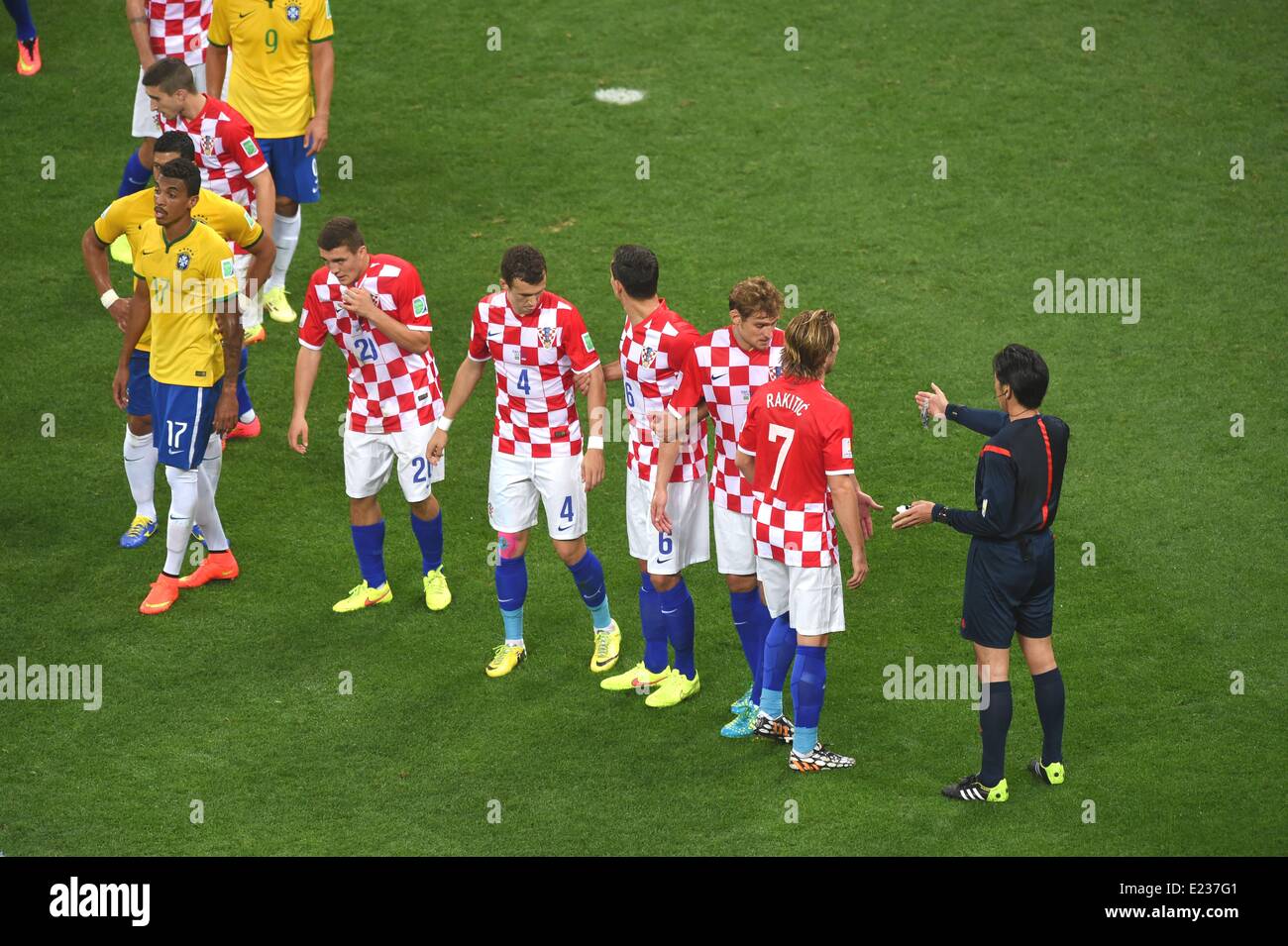 Sao Paulo, Brazil. 12th June, 2014. Croatia team group (CRO), Yuichi Nishimura (Referee) Football/Soccer : Referee Yuichi Nishimura gives instructions to Croatia players as they form a wall during the FIFA World Cup Brazil 2014 Group A match between Brazil 3-1 Croatia at Arena de Sao Paulo in Sao Paulo, Brazil . © FAR EAST PRESS/AFLO/Alamy Live News Stock Photo