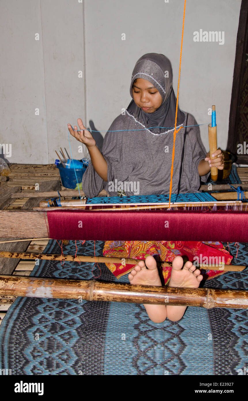 Traditional Hand-Weaving in Villages of Indonesia - Indonesia Travel
