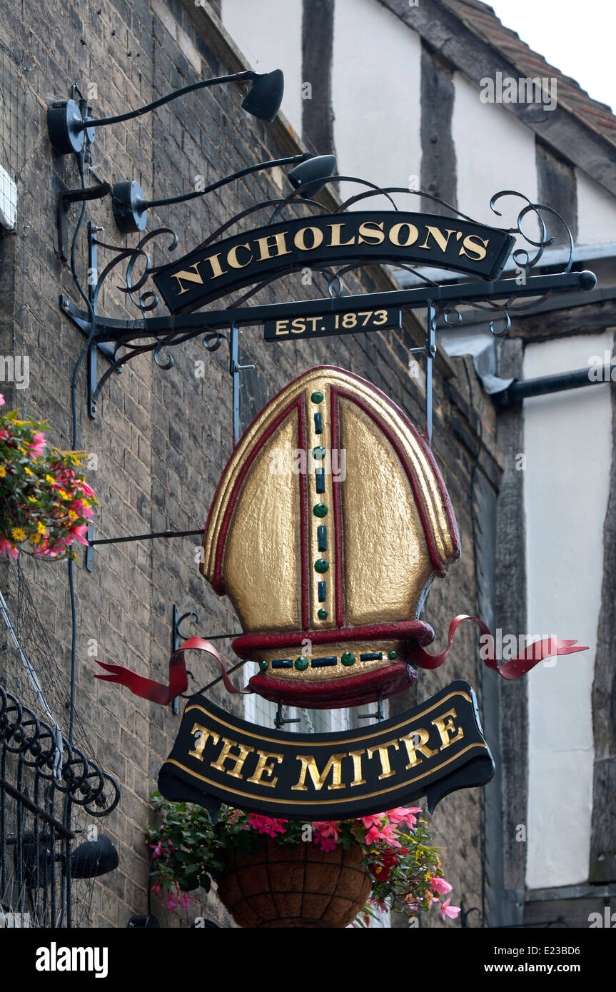 The Mitre pub sign, Cambridge, UK Stock Photo