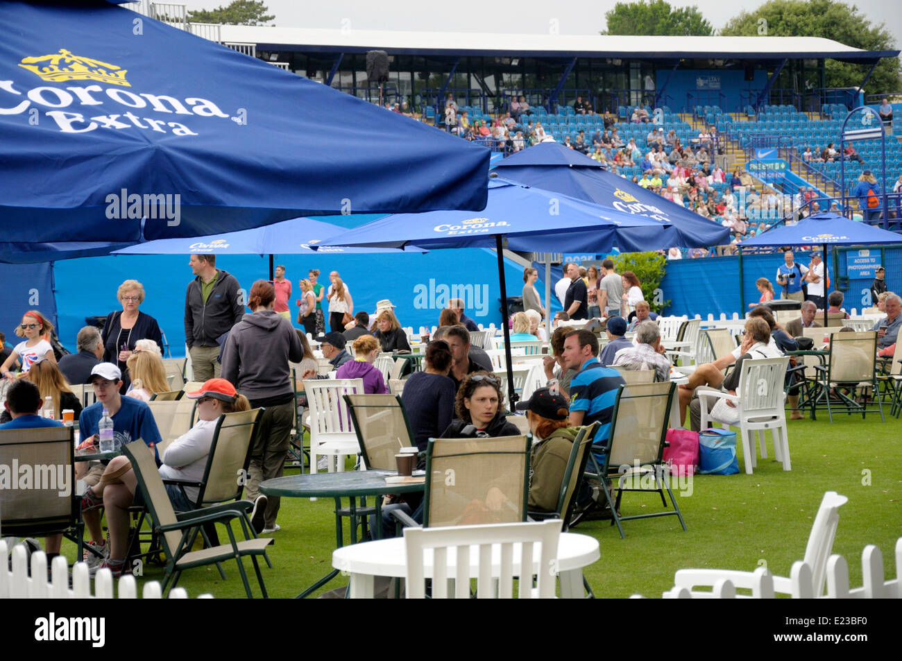 Eastbourne, UK. 14th June, 2014. Aegon International Tennis. Spectators make the most of free entry to Family Day on the first Saturday of qualifying Stock Photo