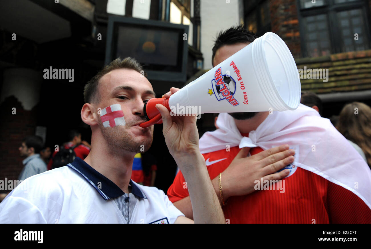 Brighton, Sussex, UK. 14th June, 2014. World Cup 2014 football fans at the King and Queen pub in Brighton tonight as they prepare for England's game against Italy later  Photograph taken by Simon Dack/Alamy Live News Stock Photo
