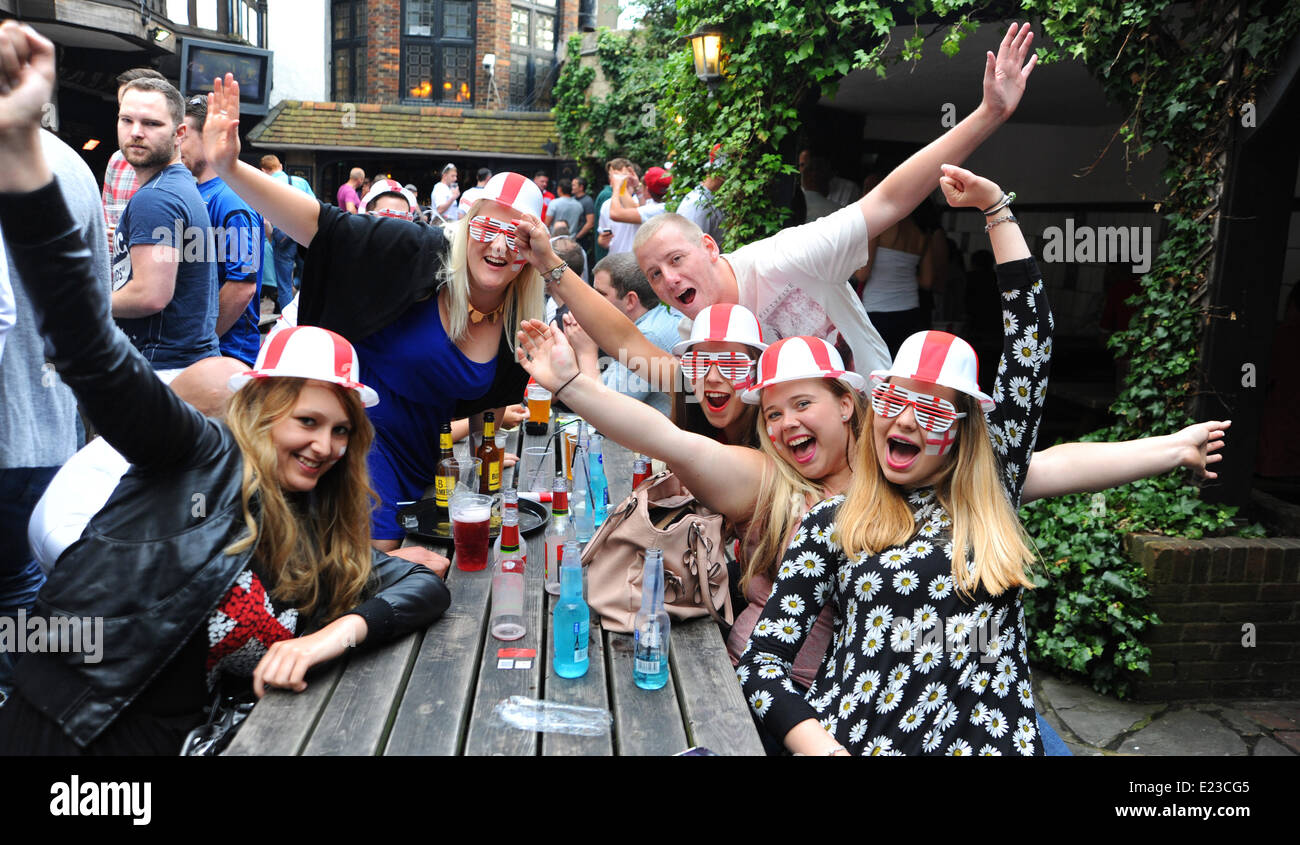 Brighton, Sussex, UK. 14th June, 2014. World Cup 2014 football fans at the King and Queen pub in Brighton tonight as they prepare for England's game against Italy later  Photograph taken by Simon Dack/Alamy Live News Stock Photo