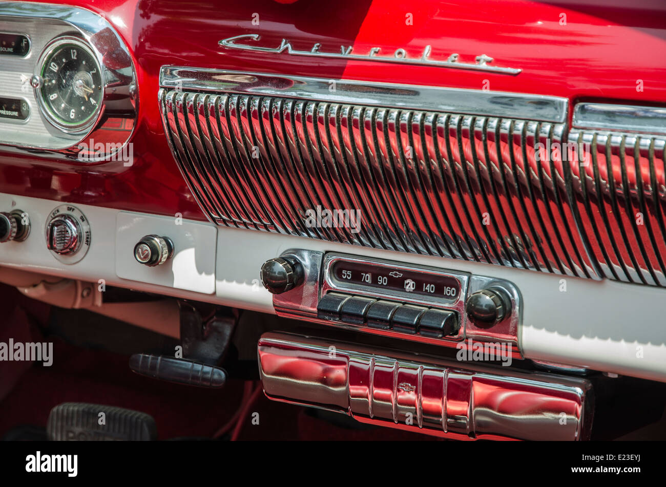 Retro car headlight hi-res stock photography and images - Page 28 - Alamy