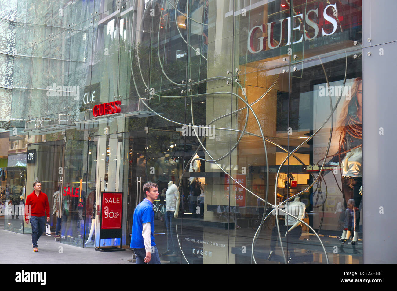 Smuk kvinde optager Isolere Guess, womens and mens retailer , store here is in pitt street,sydney,australia  Stock Photo - Alamy