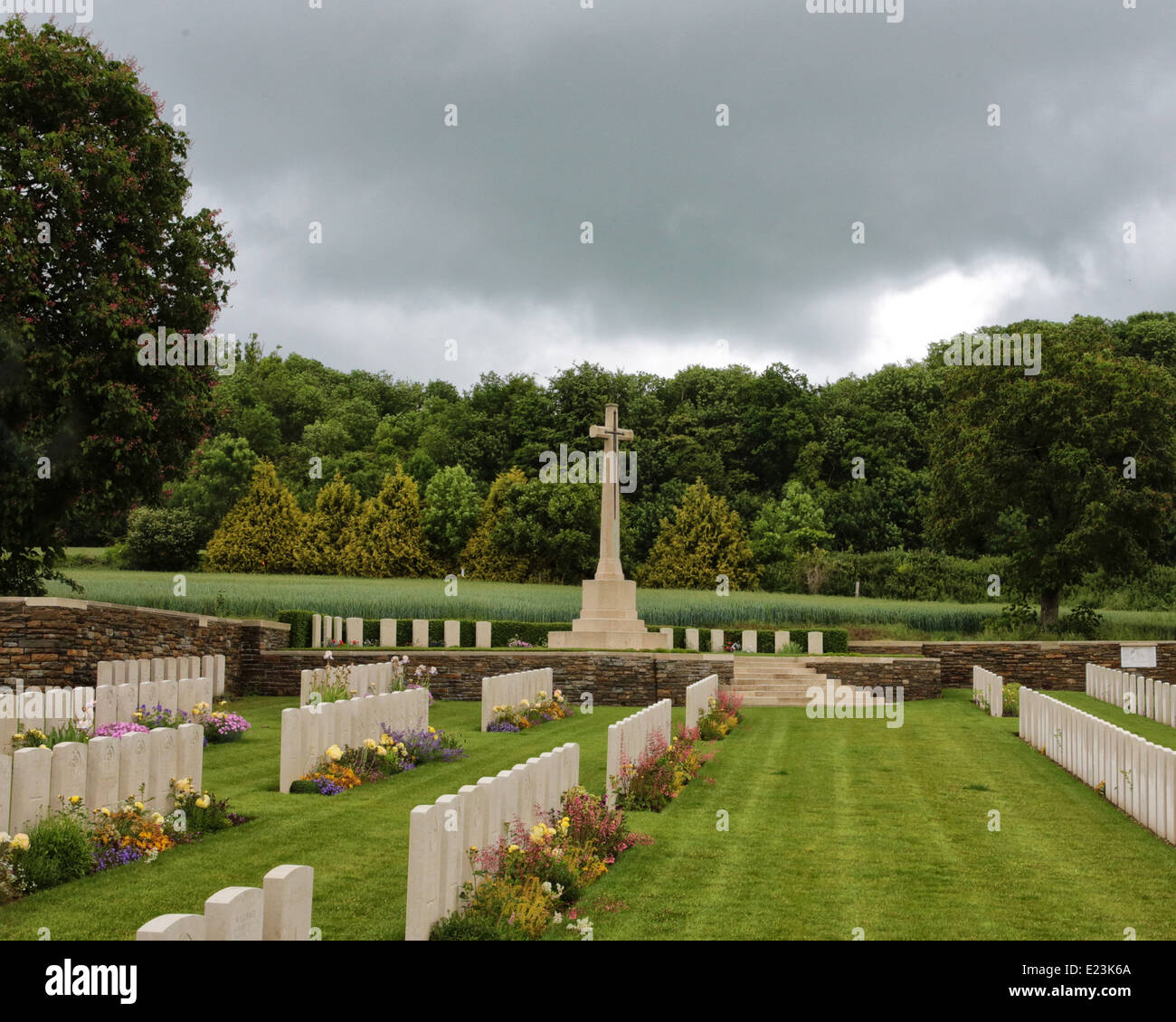 The Cross of sacrifice in Templeux-Le-Guerard British Cemetery of the Great War Stock Photo