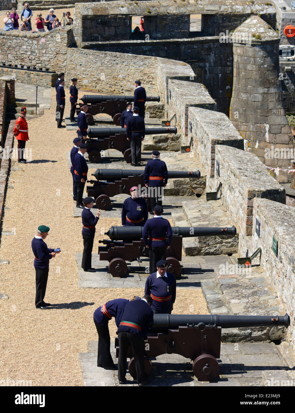 21 gun salute hires stock photography and images Alamy
