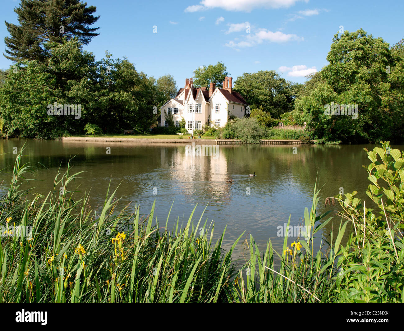 House on an island in the River Thames near Heyford Hill, Oxford, UK Stock Photo