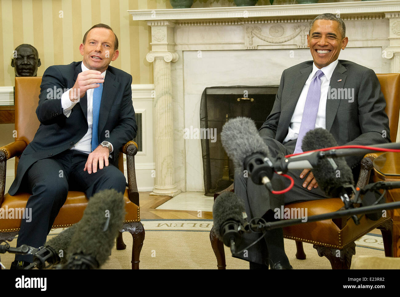 United States President Barack Obama Right Meets Reporters Following