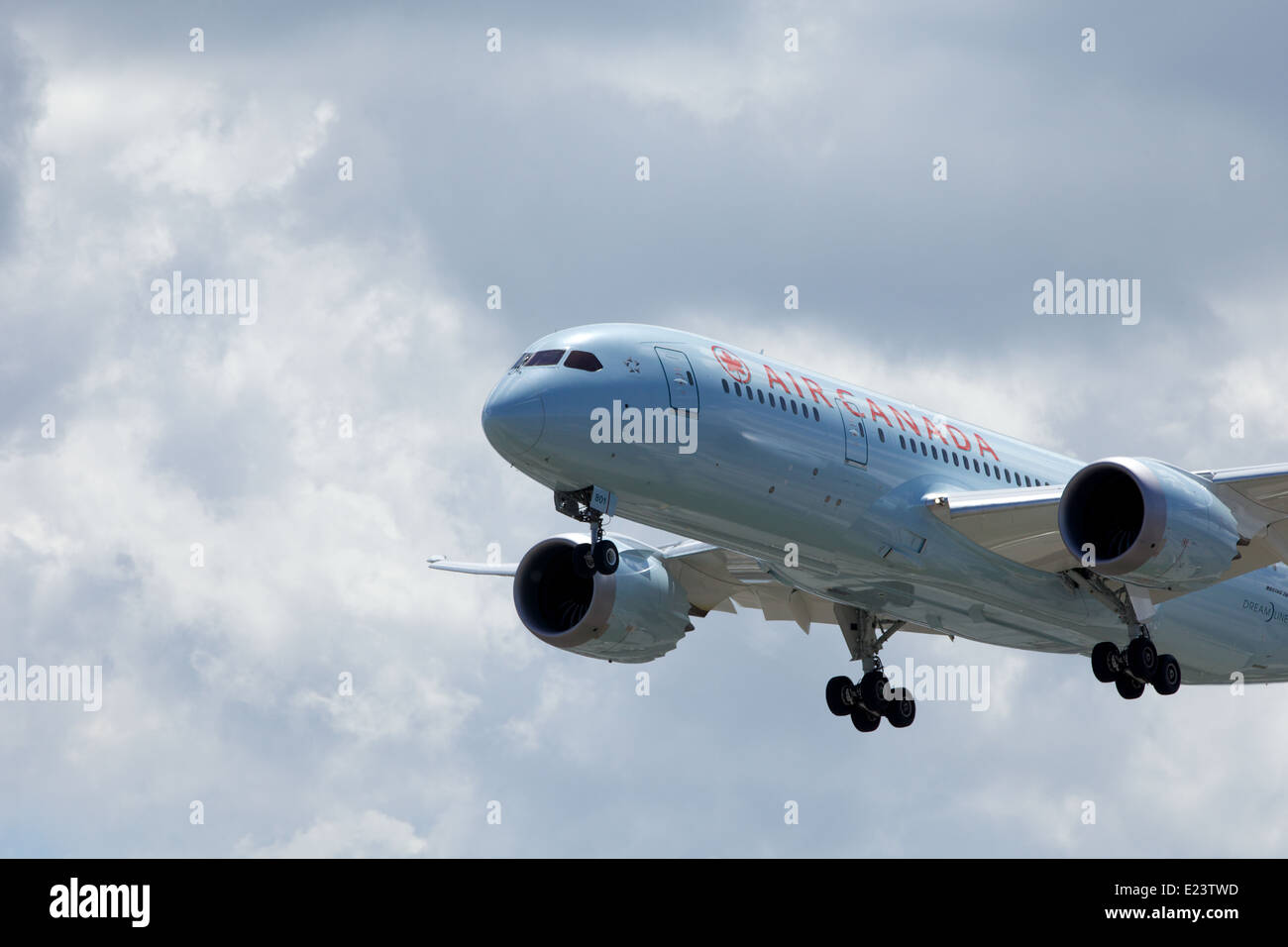 Air Canada Airbus 320 Landing at Pearson Airport Stock Photo
