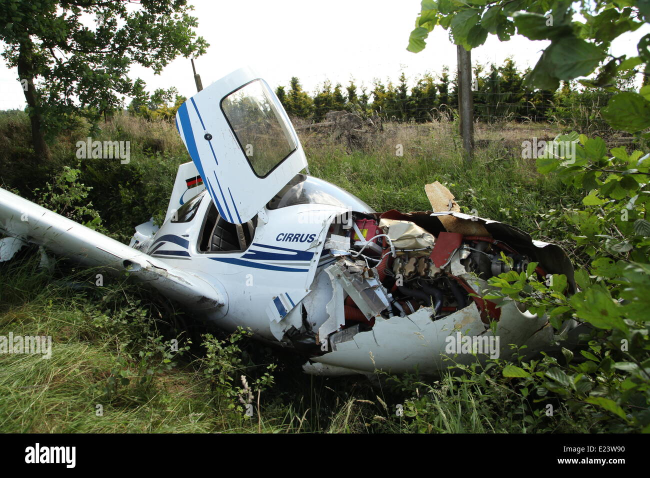 Westerstede-Felde, Germany. 15th June, 2014. A Cirrus SR20 small aircraft crashed after it approached for landing at the airfield in Westerstede-Felde, Germany, 15 June 2014. The four passengers suffered no harm. Photo: Florian Kater/dpa/Alamy Live News Stock Photo