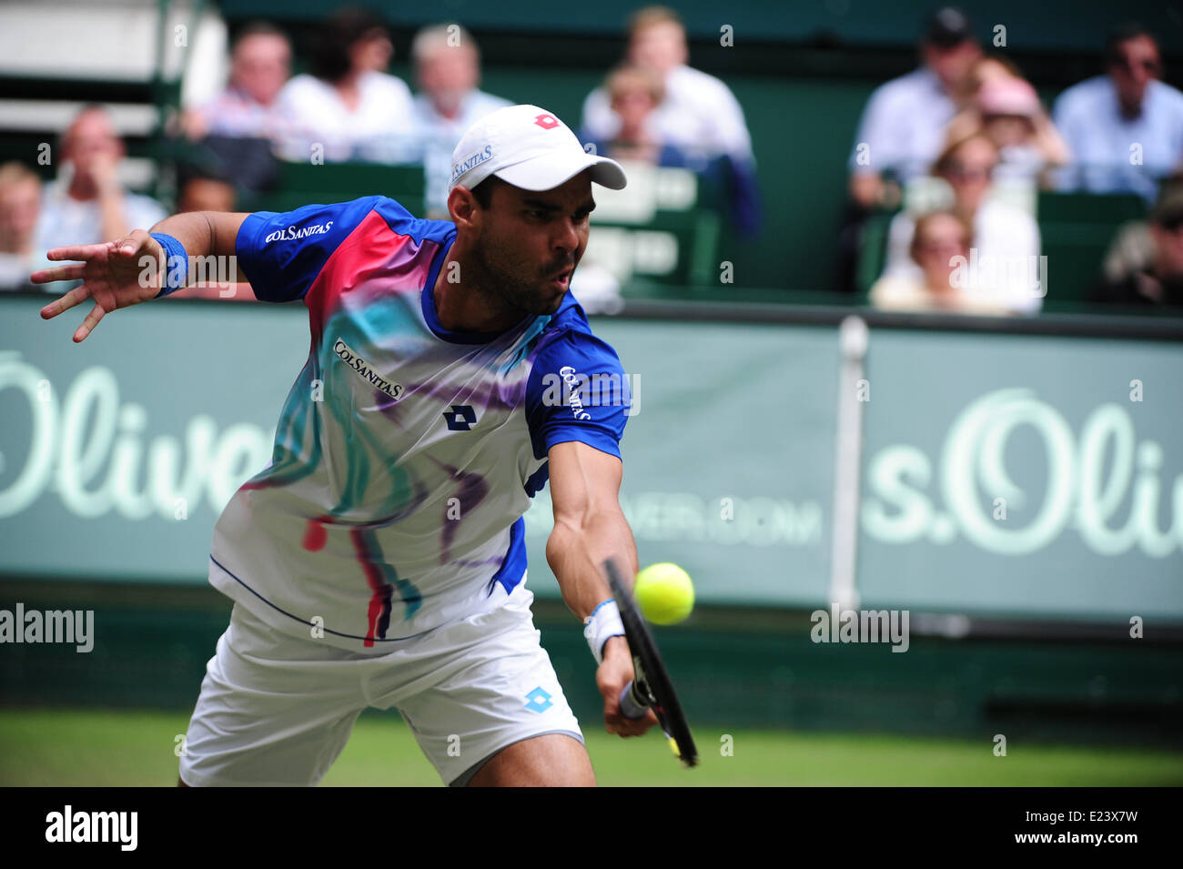 Halle (Westfalen), Germany. 15 June, 2014. 7 times Wimbledon champion Roger Federer wins his 7th title at the Gerry Weber Open defeating the world number 69 Alejandro Falla from Colombia 7:6 7:6. Photo: Miroslav Dakov/ Alamy Live News Stock Photo