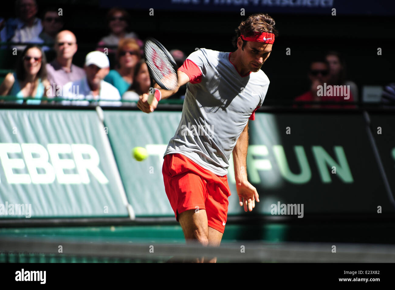 Halle (Westfalen), Germany. 15 June, 2014. 7 times Wimbledon champion Roger Federer wins his 7th title at the Gerry Weber Open defeating the world number 69 Alejandro Falla from Colombia 7:6 7:6. Photo: Miroslav Dakov/ Alamy Live News Stock Photo