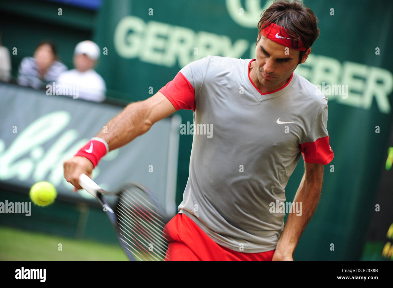 Halle (Westfalen), Germany. 15 June, 2014. 7 times Wimbledon champion Roger Federer wins his 7th title at the Gerry Weber Open defeating the world number 69 Alejandro Falla from Colombia 7:6 7:6. Photo: Miroslav Dakov/ Alamy Live News Stock Photo