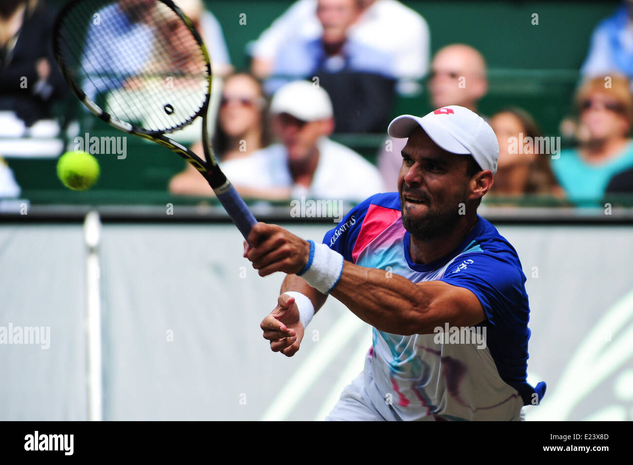 Halle (Westfalen), Germany. 15 June, 2014. 7 times Wimbledon champion Roger Federer wins his 7th title at the Gerry Weber Open defeating the world number 69 Alejandro Falla from Colombia 7:6 7:6. Photo: Miroslav Dakov/ Alamy Live News Stock Photo