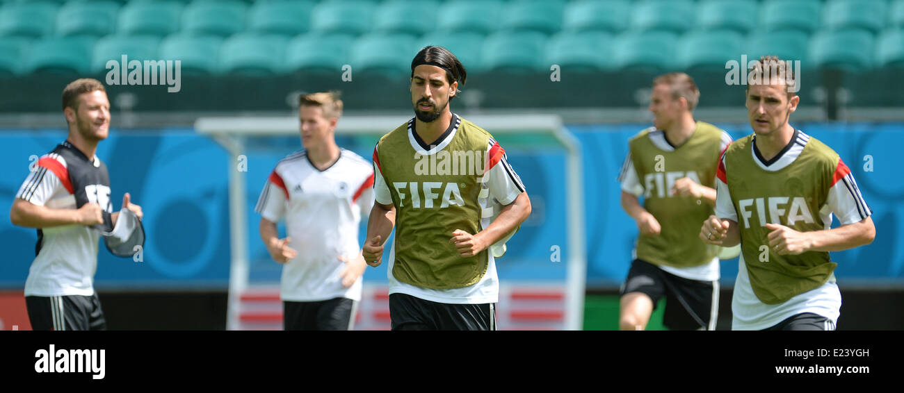 Salvador da Bahia, Brazil. 15th June, 2014. Shkodran Mustafi (from L), Erik Durm, Sami Khedira, Kevin Grosskreutz and Miroslav Klose in action during a training session of the German national soccer team at the Arena Fonte Nova Stadium in Salvador da Bahia, Brazil, 15 June 2014. Germany will face Portugal in their group G preliminary round match at the FIFA World Cup 2014 on 16 June 2014 in Salvador da Bahia. Photo: Andreas Gebert/dpa (RESTRICTIONS APPLY: Editorial Use Only, not used in association with any commercial entity - Images must not be used in any form of alert service or push servic Stock Photo