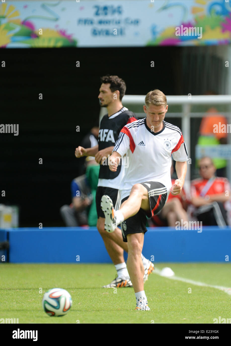 Salvador da Bahia, Brazil. 15th June, 2014. Mats Hummels (L) and Bastian Schweinsteiger in action during a training session of the German national soccer team at the Arena Fonte Nova Stadium in Salvador da Bahia, Brazil, 15 June 2014. Germany will face Portugal in their group G preliminary round match at the FIFA World Cup 2014 on 16 June 2014 in Salvador da Bahia. Photo: Andreas Gebert/dpa (RESTRICTIONS APPLY: Editorial Use Only, not used in association with any commercial entity - Images must not be used in any form of alert service or push service of any kind including via mobile alert serv Stock Photo